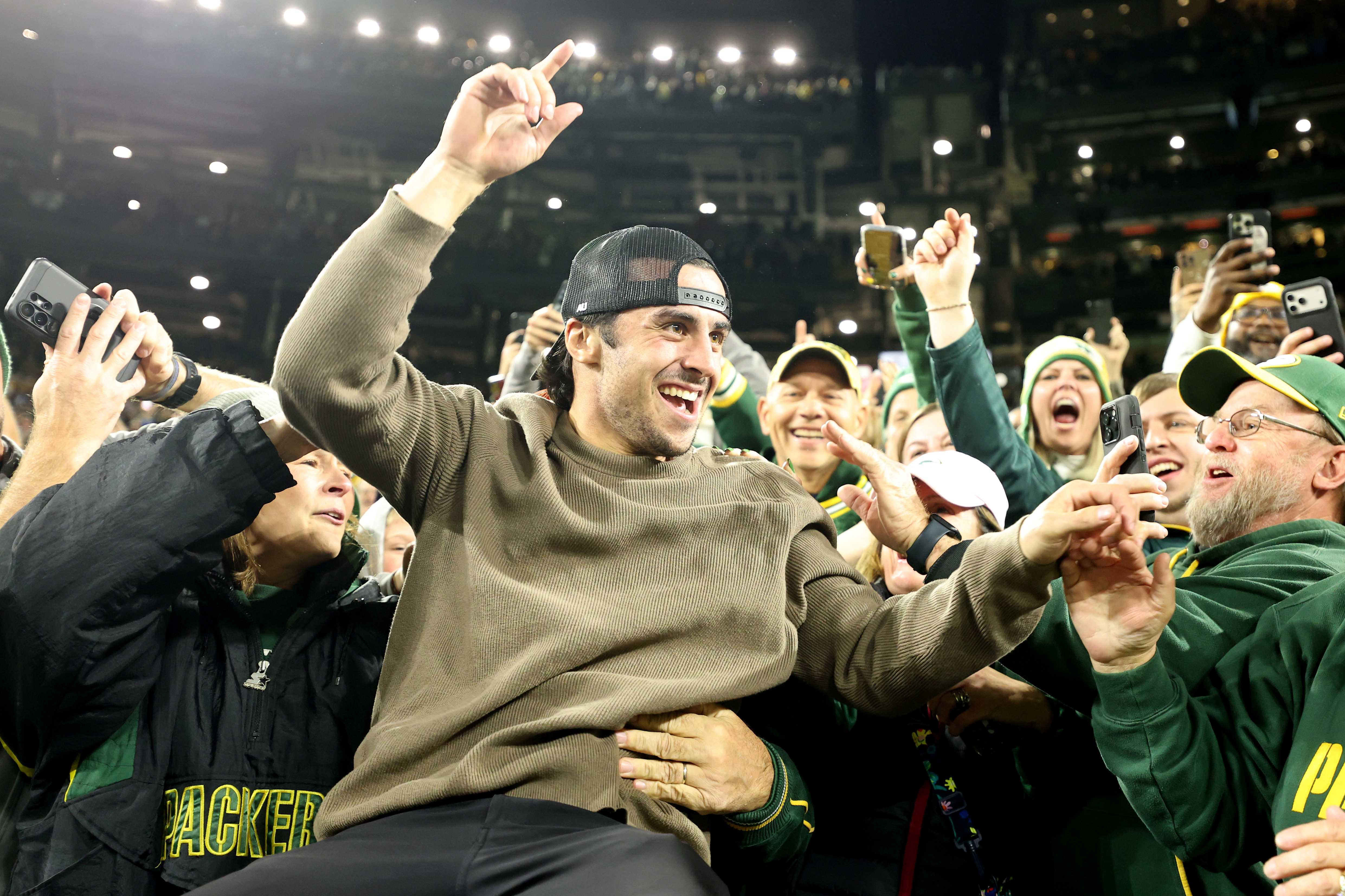Brewers Bring World Series  celebration to Packers Game — WISN 12 Milwaukee