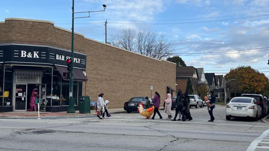 Hundreds of kids, families head to downtown West Allis Saturday morning for annual Halloween Hunt — CBS 58 Milwaukee